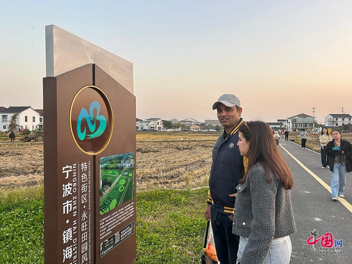 永旺村的外国游客。中国网记者 李平书 摄
