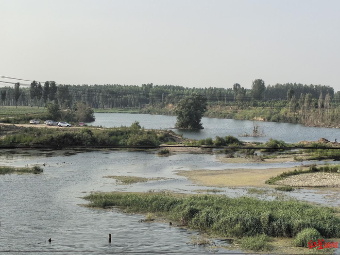 ▲今年雨季拒马河沿途的深水坑 受访者供图
