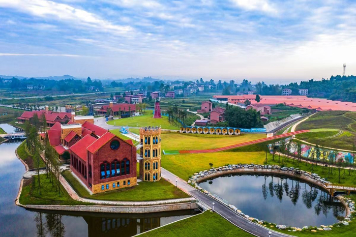 广安区石笋镇龙岩村“巴上草原”景区