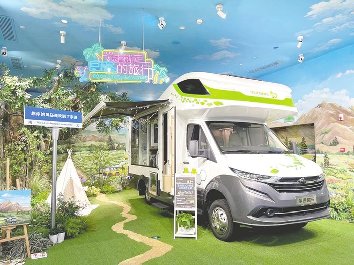 2023年，中国房车累计销售14365辆，同比增长22.41%。图为一家房车经销商展示的车型。每经记者 裴健如 摄