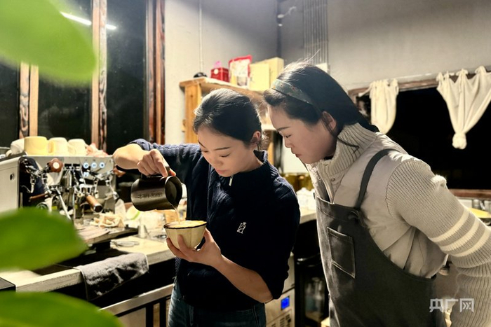 周旋和周昭（顾维林摄）