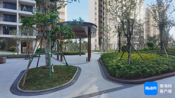 　　小区休闲廊亭、健康步道等设施完善。记者 郑光平 摄