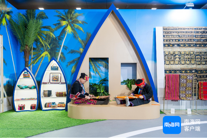 活动现场展示着黎族传统技艺的魅力。记者 曹志 摄