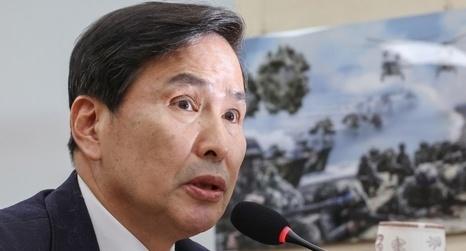 △代理國防部長官職務(wù)的國防部次官金善鎬