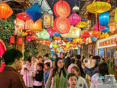 万寿宫历史文化街区“江湖入梦——全民英雄会”主题活动 （江西日报全媒体记者蔡铖歌摄）