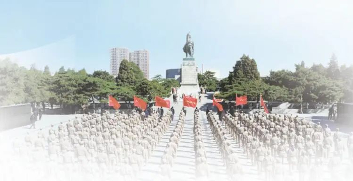 辽宁省锦州市组织民兵应急分队，在辽沈战役革命烈士纪念塔前举行授旗仪式。温  金摄