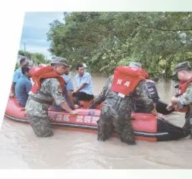 海南省军区组织民兵抗击超强台风“摩羯”。柴  军摄