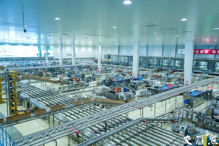 伊利乳业包装车间