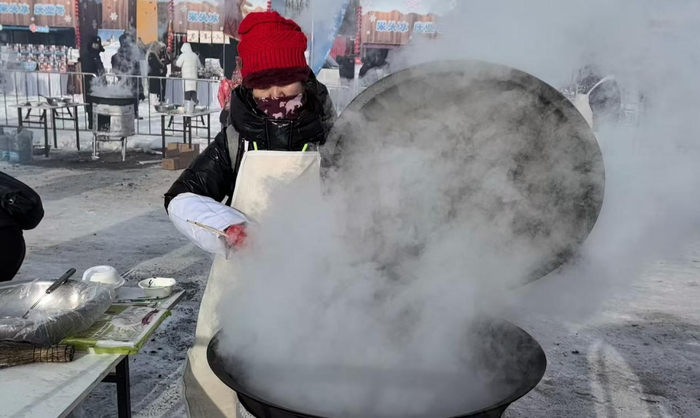江水煮饺子（央广网记者李雪  摄）