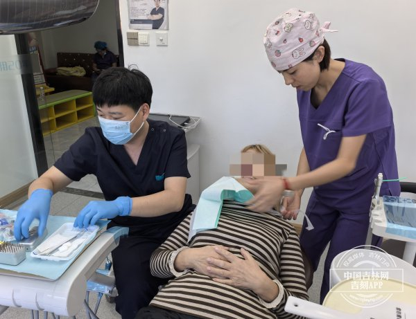 俄罗斯患者来珲春市叁山五福口腔修牙