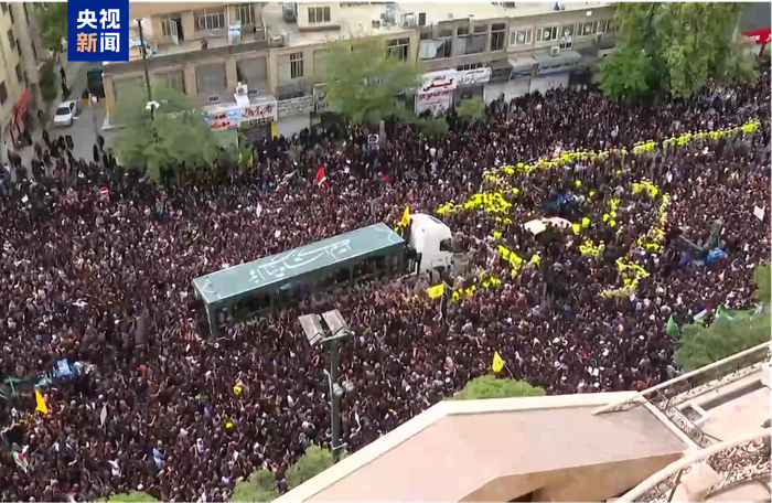 △伊朗为在直升机事故中遇难的前总统莱希举行葬礼，他的去世曾被认为是伊内政面临的一大挑战