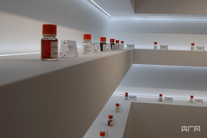 金溪县特色产业香精香料（央广网记者  胡斐  摄）