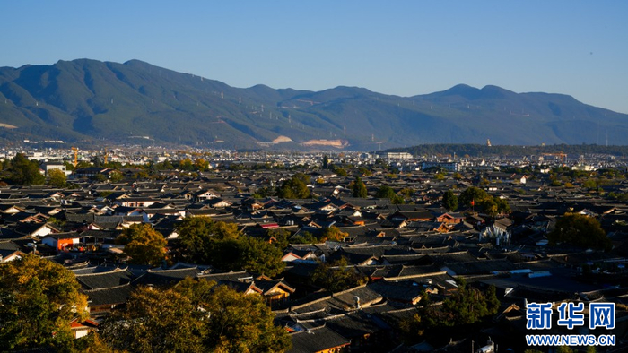 狮子山上远眺丽江古城（12月7日摄）。新华网 刘云 摄