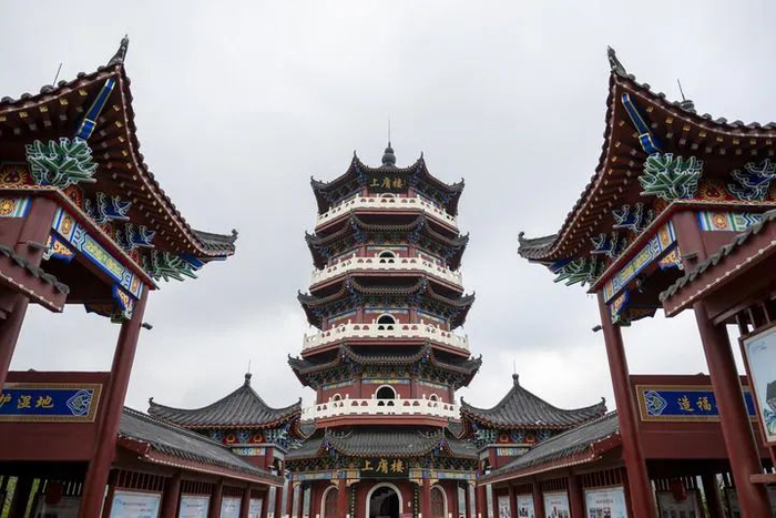 10月14日在竹山县上庸古镇拍摄的上庸楼。新华社记者 伍志尊 摄