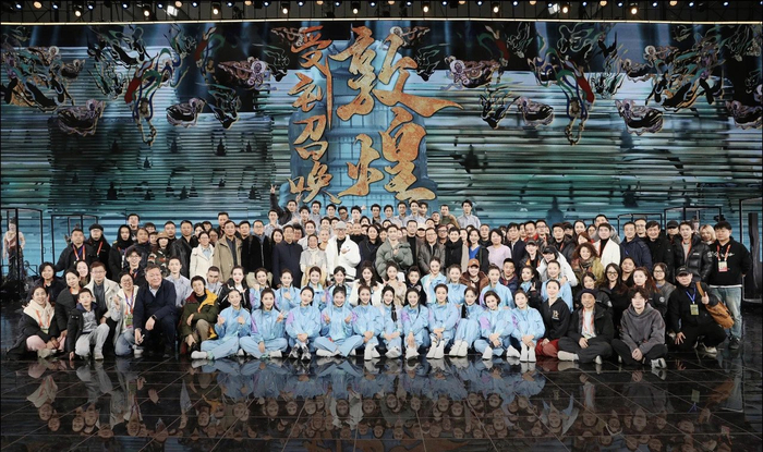 音乐话剧《受到召唤·敦煌》首演后大合影