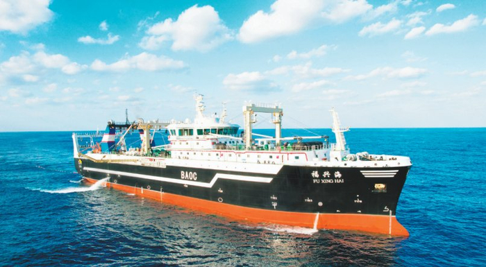 “福兴海”轮驶向南极海域。辽渔集团供图