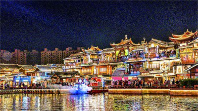     夜幕降临，唐山河头老街流光溢彩。资料图片