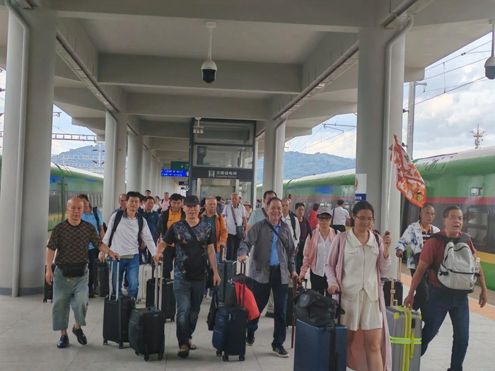 △旅客乘坐中老铁路国际旅客列车跨境旅行。