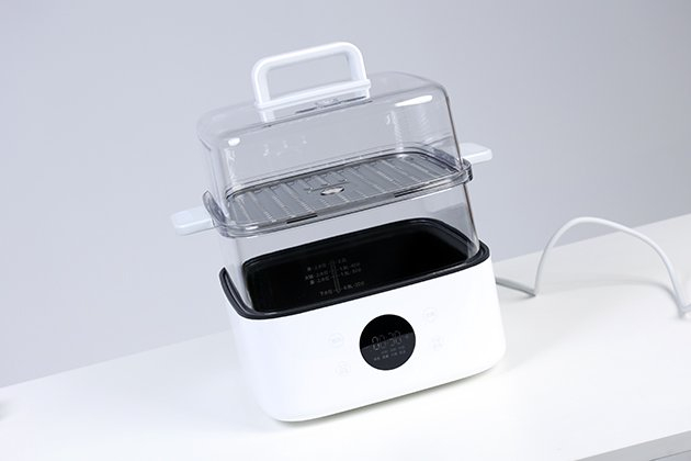 三层设计，3L锅体搭配10L蒸笼，还能上下层打通，取出蒸架后增加空间高度，可以放下一整只鸡，更利于进行烹饪。