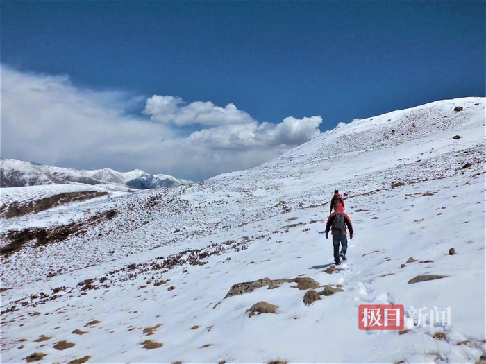 补建伟在登雪山