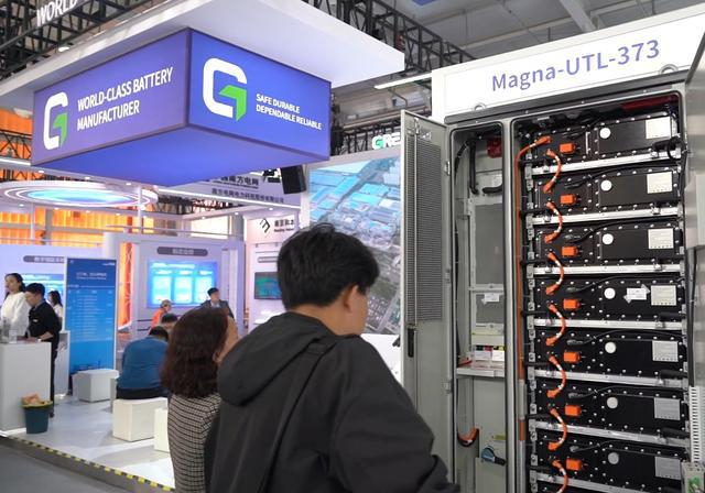 鹏辉能源一展台 图片来源：每经记者 韩阳 摄