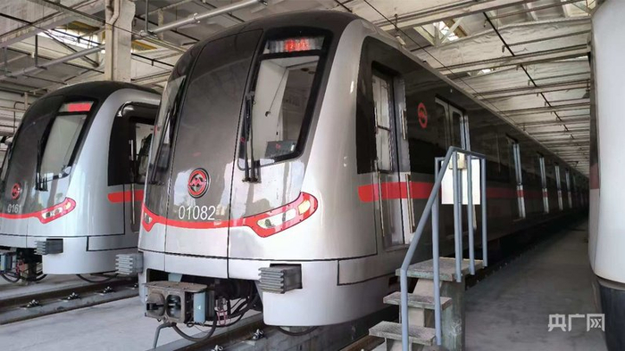 上海地铁1号线列车  （央广网发  上海申通供图）