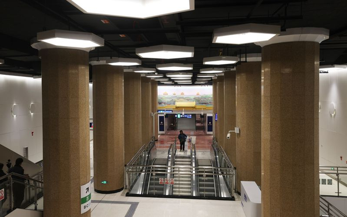 地铁3号线一期东四十条站为2号线规划建设时就预留的车站，此次改造后实现与2号线风格统一。新京报记者 王贵彬 摄