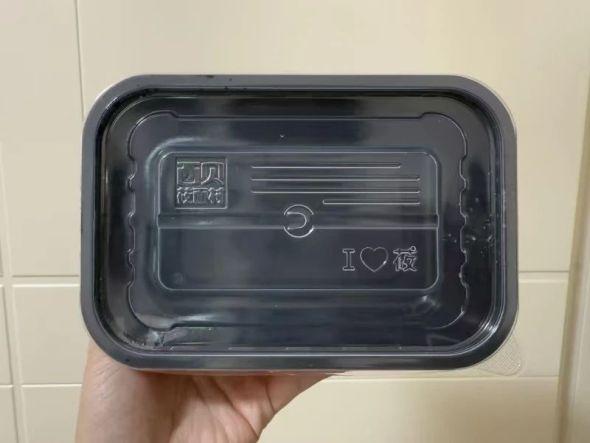 西貝使用的PP材質餐盒。圖/余源攝