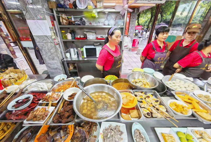 品种丰富的沙县小吃（央广网记者  龚雯  摄）