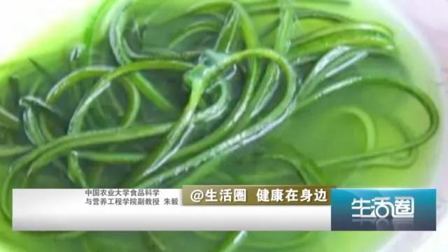 图/泡出绿汤的海带