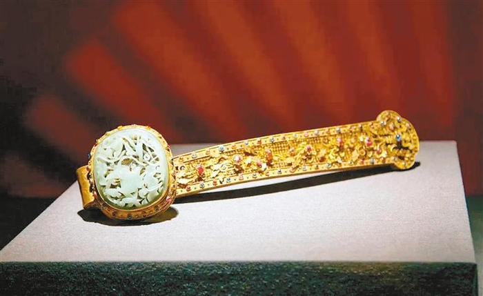 累丝嵌玉镶宝金如意 明代