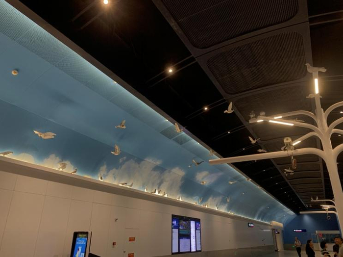 和平西桥站艺术品《盛世白鸽》