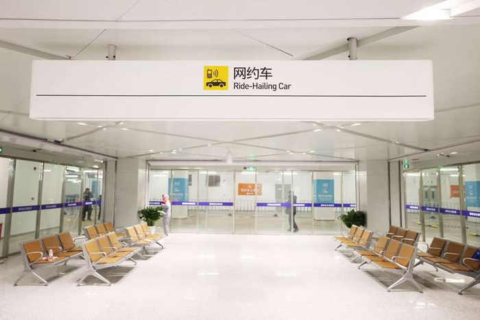 网约车候车区设置了等候座椅。新京报记者 王贵彬 摄
