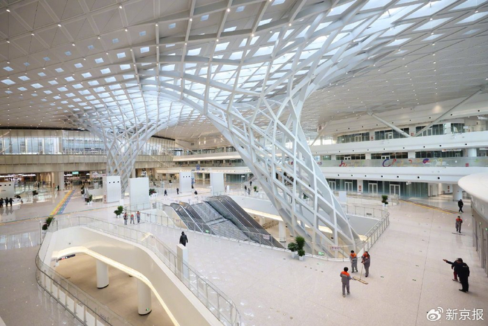朝阳站交通枢纽正式运行，实现多种交通方式综合换乘。新京报记者 王贵彬 摄