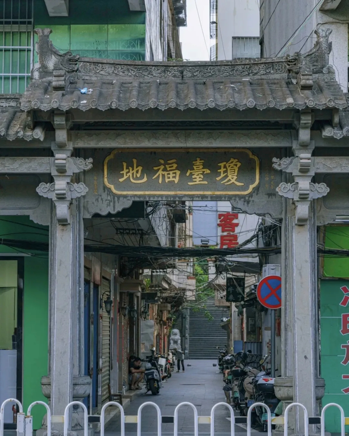 图/小红书博主 起居郎（琼岛）、小红书博主 Young.Y