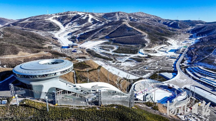 12月15日，无人机航拍雪如意滑雪场。河北日报记者耿辉摄