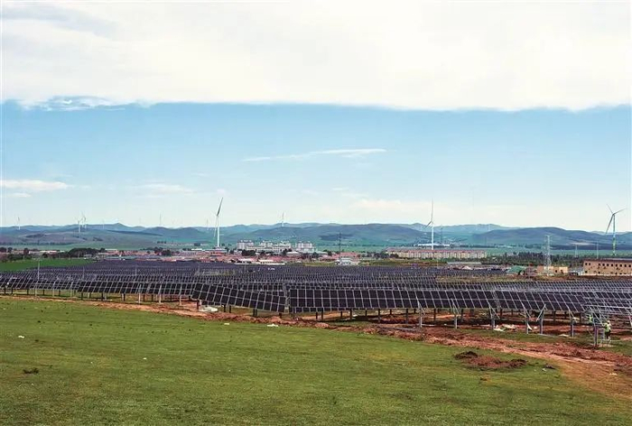 图为丰宁新隆鱼儿山风光储氢一体化项目一角。承德日报记者 李国强 摄