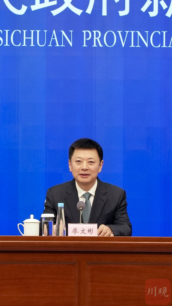 宜宾市委副书记、市长廖文彬。 罗顺 摄