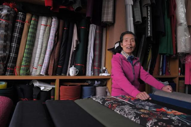 81岁的索阿姨准备把店铺传给徒弟