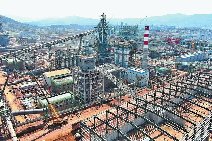 云南德胜钢铁有限公司转型升级改造建设钒钛金属生态产业园项目建设工地。袁佳琼 摄