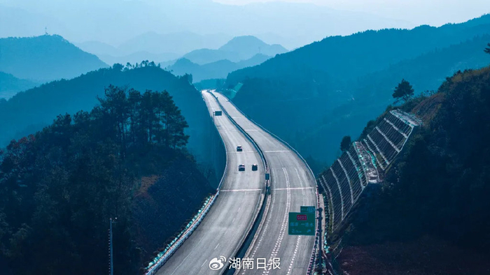 （永新高速。）