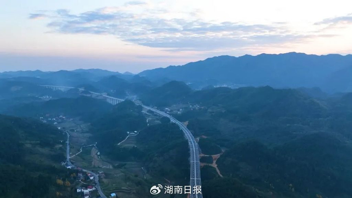 （三渡水大桥。通讯员供图）