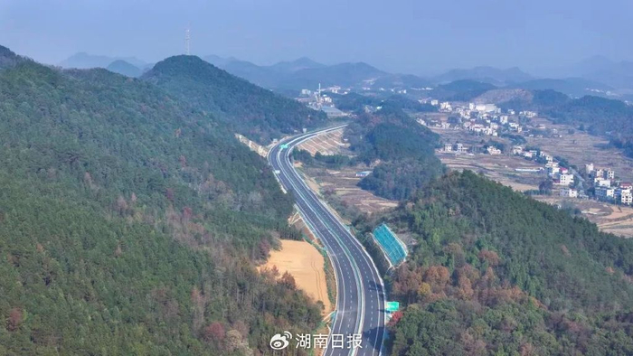 （永新高速。）