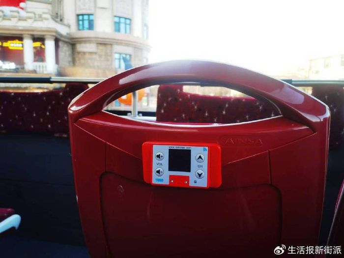 快充U口和语音播报器