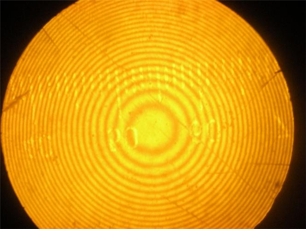 牛顿环。图片来源：Wikipedia