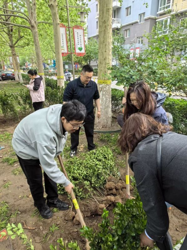 北京市石景山区八宝山街道玉泉西里北社区书记助理、八宝山街道选调生 王炯烁