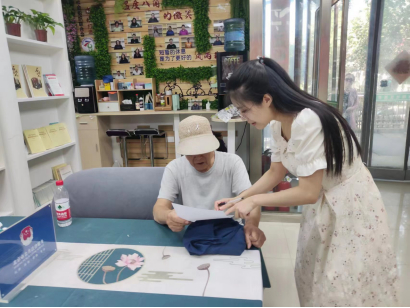 北京市石景山区八角街道八角南路社区书记助理、司法局选调生 周露