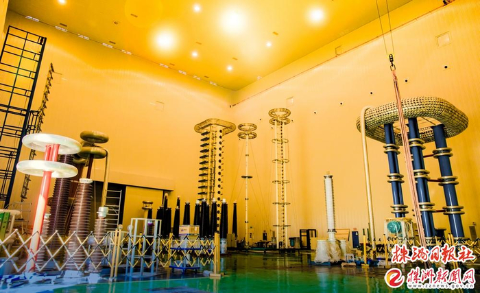 ▲电瓷检测实验室。张斌 摄