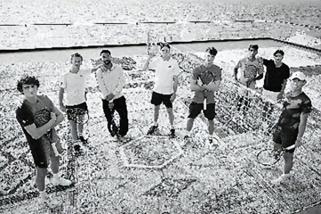 图片说明1：ATP新生力量总决赛参赛选手赛前合影，右一为商竣程。（视觉中国）