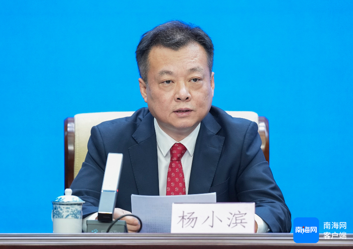 海南机场集团党委委员、总裁杨小滨。记者 李昊 摄